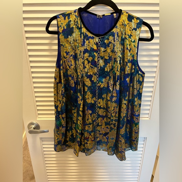 Tahari loose fitting sleeveless blouse - Picture 4 of 6